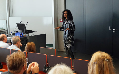 Lijana Kaggwa, Autorin, Mindset Influencerin und ehemalige Teilnehmerin der Castingshow „Germany’s Next Topmodel“ war zu Gast auf dem Fachtag der Medieninitiative Oberberg. (Foto: OBK)