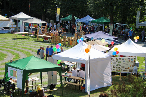 Informationen und Aktionen bietet der traditionelle Bergische Landschaftstag an der Biologischen Station Oberberg auf dem Schlossgelände in Nümbrecht. (Foto: OBK)