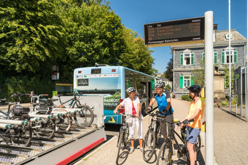 Ankunft mit dem Bergischen FahrradBus in Hückeswagen. Hier beginnt die Radtour auf dem Bergischen Panorama-Radweg nach Marienheide (Route 1).   (Foto: Dominik Ketz)