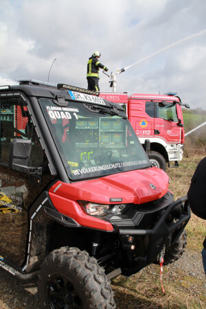 Die beiden Spezialfahrzeuge im Einsatz. (Foto: OBK)