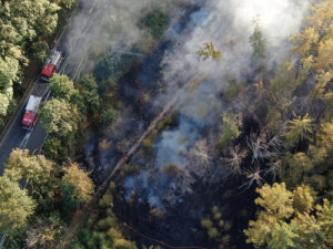 Drohnenaufnahmen von Vegetationsbrand im Waldgebiet - 51789 Lindlar, K19 / Wolfsschlade. (Foto: OBK)