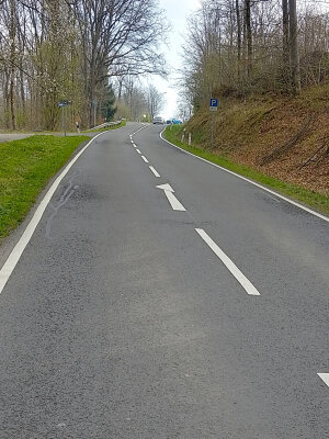 Straßenschäden im Bereich des Aussichtspunktes. (Foto: OBK)