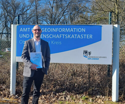 André Büscher feiert sein 25-jähriges Dienstjubiläum beim Oberbergischen Kreis. (Foto: OBK)