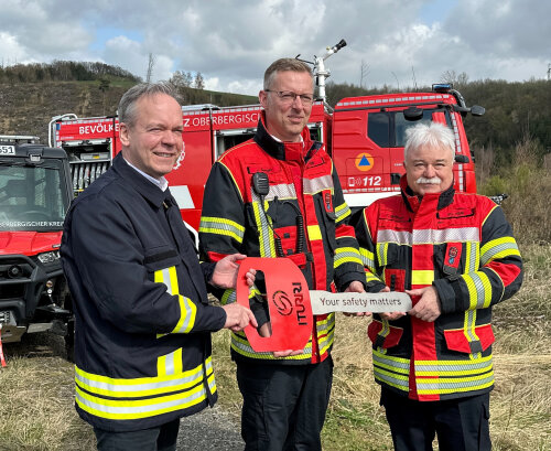 Übergabe der Fahrzeuge durch Landrat Klaus Grootens. (Foto: OBK)