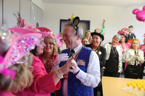 Die Krawatte musste weichen. (Foto: OBK)