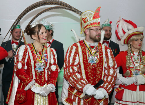 Die Karnevalsgesellschaft Närrische Oberberger Engelskirchen von 1893 e. V.: Prinzessin Jolina Huhle und Prinz Marin I. repräsentierten gekonnt und mit großem Gefolge. (Foto: OBK) 