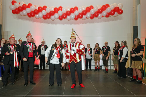 Toller Auftritt der Karnevalsfreunde Schönenbach: für die kurzfristig ausgefalle Prinzessin Lisa I. sprang "Tanja I" spontan ein. (Foto: OBK)  
