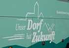 Bus mit Logo Bundeswettbewerb