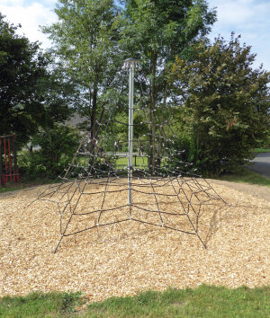 Zur Spielplatzerweiterung hat die Dorfgemeinschaft Nosbach, Gemeinde Reichshof,
in 2024 Fördermittel für die Kletterpyramide erhalten. (Foto: OBK) Zur Spielplatzerweiterung hat die Dorfgemeinschaft Nosbach, Gemeinde Reichshof,
in 2024 Fördermittel für die Kletterpyramide erhalten. (Foto: OBK)