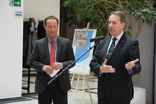 Heimatpreis - Planungsdezernent Frank Herhaus und Landrat Jochen Hagt