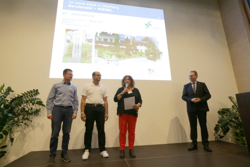 Die Sekundarschule Walbachtal freute sich ebenfalls über die Re-Zertifizierung durch Landrat Jochen Hagt. (Foto: OBK)