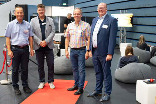 Der Aktionsbereich in der Messehalle kam gut an. Hier zeigten Unternehmen praxisnah, was zukünftige Auszubildende oder Dualstudenten erwartet. (Foto: OBK) Der Aktionsbereich in der Messehalle kam gut an. Hier zeigten Unternehmen praxisnah, was zukünftige Auszubildende oder Dualstudenten erwartet. (Foto: OBK)