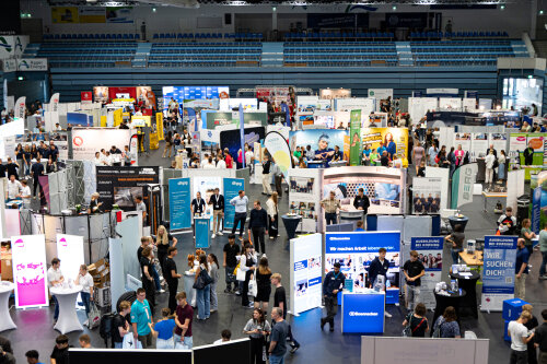 Bei mehr als 70 Ausstellern und vielfältigen Aktionsangeboten konnten sich die Besucherinnen und Besucher der OBKarriere 2025 umfassend informieren. (Foto: OBK) Bei mehr als 70 Ausstellern und vielfältigen Aktionsangeboten konnten sich die Besucherinnen und Besucher der OBKarriere 2025 umfassend informieren. (Foto: OBK)