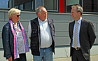 Gabriele Keil-Riegert, Leiterin der Amtes für Immobilienwirtschaft; Karl Tym, Klimaschutzmanager eigenen Liegenschaften des Oberbergischen Kreises und Kreisdirektor Klaus Grootens Gabriele Keil-Riegert, Leiterin der Amtes für Immobilienwirtschaft; Karl Tym, Klimaschutzmanager eigenen Liegenschaften des Oberbergischen Kreises und Kreisdirektor Klaus Grootens