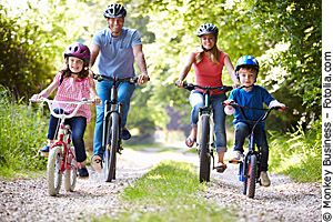 Fahrradfahrende Familie
