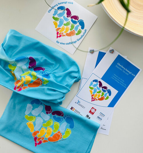 Die Initiative "Oberberg bewegt sich" setzt Zeichen für Toleranz und Vielfalt und gegen Fremdenfeindlichkeit und bietet für Bürgerinnen und Bürger kostenlos Materialen, um sich (sichtbar) zu beteiligen. (Foto: OBK)