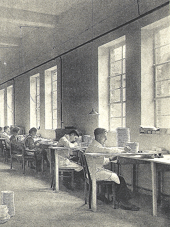 Malersaal in der Porzellan-Manufaktur Spitzer. (Foto: Museum Schloss Homburg) 