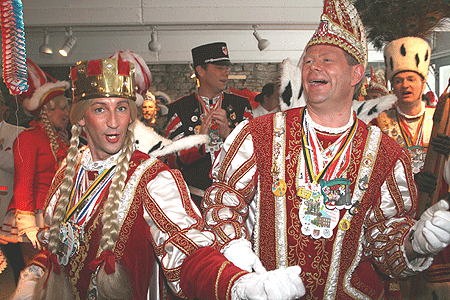 Karnevalstreffen auf Schloss Homburg - Jungfrau und Prinz (Foto: OBK)