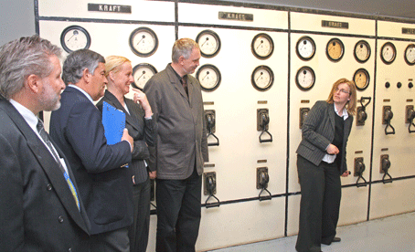 Stefan Mies, Hagen Jobi, Monika Lichtinghagen-Wirths und Uwe Stranz informieren sich bei einer unterhaltsamen Führung durchs Industriemuseum. (Foto: OBK) 