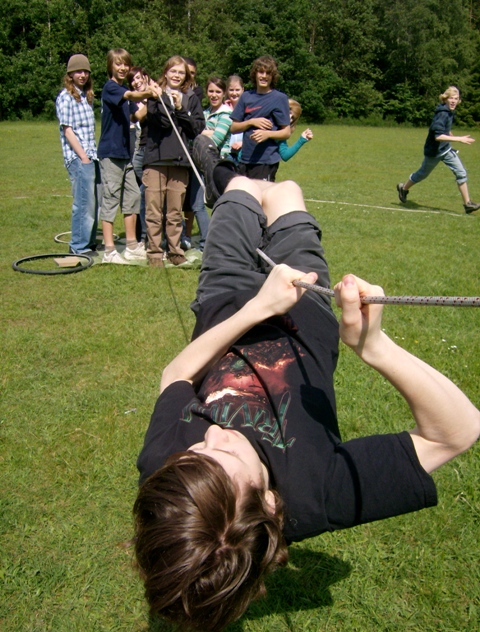 Im Team sportliche Aufgaben erfüllen, darum geht es beim ersten oberbergischen School´s Cup 2008. (Foto: Outdoor Oberberg)