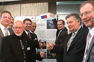 Minister Wittke drückte dem Talsperrenverbund "Wasserquintett" ebenfalls den A-Stempel auf - zur Freude aller Projektträger. (Foto: Oberbergischer Kreis)