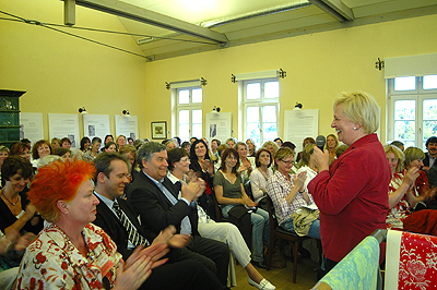 Bei der vierten Frauenwirtschaftslounge formel f informierte Eva Kanis die zahlreichen Zuhörerinnen im Bergischen Freilichtmuseum über Akquise-Strategien. (Foto: MH)