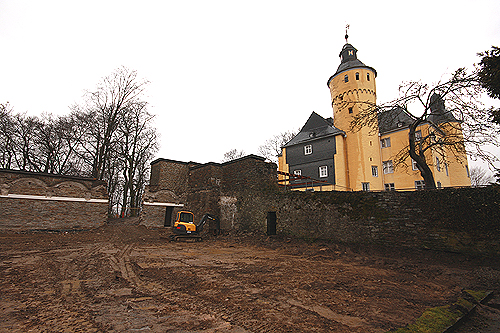 Dort, wo vor wenigen Tagen noch die Orangerie stand, werden ab Montag die Arch&auml;ologen mit der Arbeit beginnen. (Foto: Schloss Homburg) 