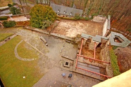 Besuchern von Schloss Homburg bietet sich vom Turm aus zurzeit der Blick auf die Baustelle.(Foto: Schloss Homburg) 