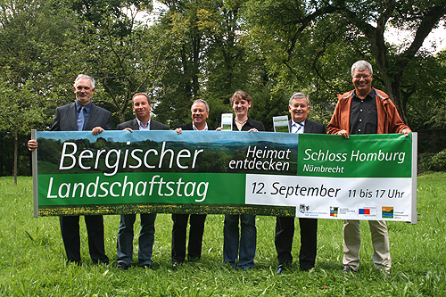 v.l.n.r.  Uwe Stranz, Kreisbaudezernent;  Frank Herhaus, Biologische Station Oberberg; Theo Boxberg, Naturpark Bergisches Land;  Christiane Mattil, Kulturlandschaft Homburger Ländchen; Landrat Hagen Jobi und Bürgermeister Hilko Redenius 