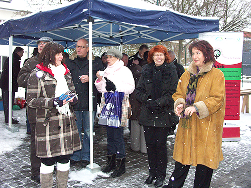 Großes Interesse am Weitblick Freiwilligenbüro beim „Tag der offenen Tür“ mit Marktstand auf dem Waldbröler Vieh- und Kram-Markt (Foto: OBK) 