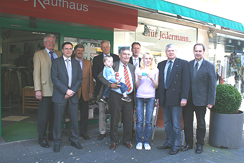 Landrat Hagen Jobi freut sich über die zahlreichen Förderer des Projektes Oberberg Pass (Foto: OBK) 