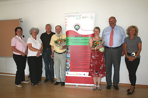 Begrüßung am neuen Stützpunkt Bergneustadt (v.l.n.r.) Birgit Steuer, Wirtschaftsförderung Oberbergischer Kreis; Karin Becker, Projektpatin Oberbergischer Kreis; Sozialdezernent Dr. Jorg Nürmberger, Standortlotse Wolfgang Bever,  Standortlotsin Andrea Collin-Johann, Bürgermeister Gerhard Halbe, Standortpatin Berneustadt, Claudia Adolfs (Foto: OBK)