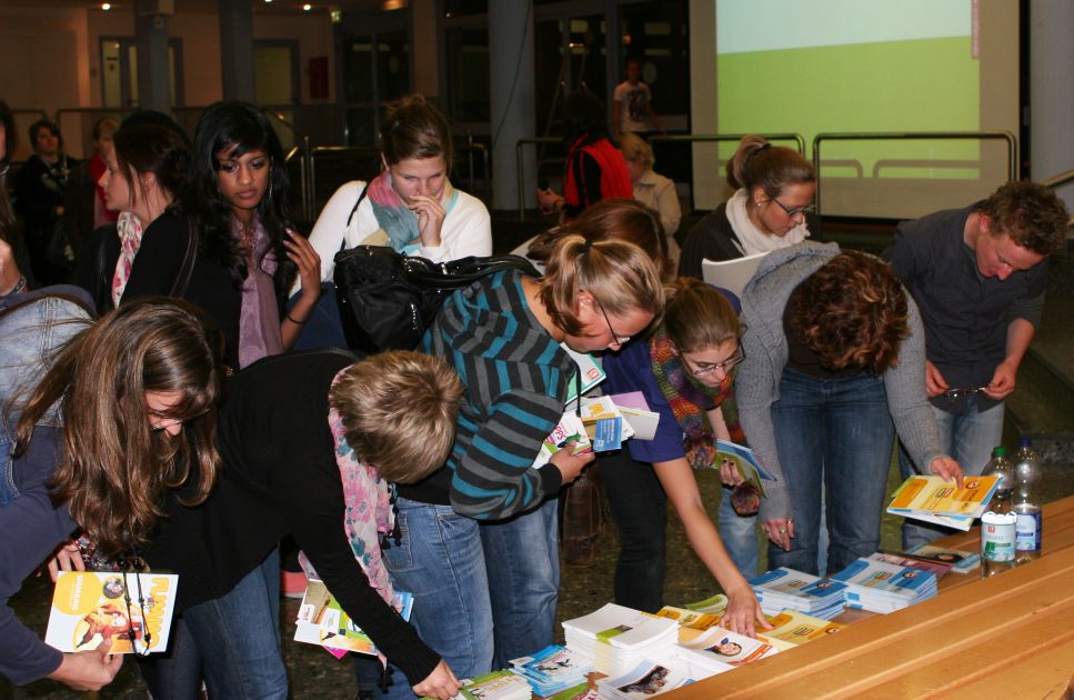 Das bereitgelegte Informationsmaterial stieß auf großes Interesse