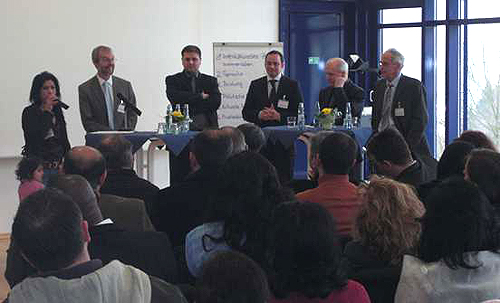 v. l. n. r., Fidan Taskin (Lehrerin), Hans Wietert-Wehkamp (Moderator, Institut für soziale Innovationen), Ibrahim Ousta (Kommunalpolitiker aus Bergneustadt), Alexander Schwabauer (Vorsitzender des MGV Osberghausen) und Dr. Christian Dickschen (Integrationsbeauftragter des OBK) (Foto: OBK)