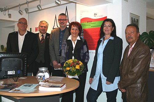 Eckhard Becker, Geschäftsführer "Wir für Waldbröl"; Dr. Jorg Nürmberger; Sozialdezernent OBK; Carlos Stemmerich, Projektpate; Irmtraud Kissel, Standortlotsin; Carmen Munoz-Berz, Standortpatin; Ulrich Domke, Hauptamt Stadt Waldbröl (Foto: OBK) 