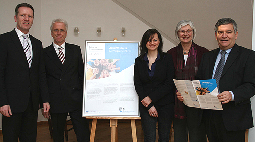 Suchen Kooperationsprojekte (v.l.): Ingo Stockhausen und Manfred Schneider, Alex Pesch, Margret Biela und Landrat Hagen Jobi. (Foto: OBK)