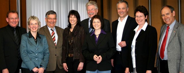 Die Mitglieder des Lenkungskreises und des Bildungsbüros Oberberg (v.l.): Jürgen Töllner, Anke Koester, Landrat Hagen Jobi, Martina Kaiser, Peter Thome, Angelika Freund, Peter Koester, Christiane Andrich und Artur -Ernst Broch. (Foto: OBK)