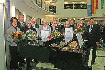 Die Sieger des "Freiwilligen-Förderpreises 2010" nach der Verleihung (Foto: OBK)