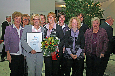 Der Verein "Noh Bieneen" in Wipperfürth freut sich über Platz 1 (Foto: OBK)