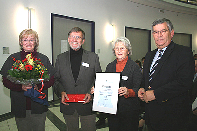 Preisträger der OBG Gummersbach: Angelika Becker, Kurt Willner und Karolin Güstin mit Landrat Hagen Jobi (Foto: OBK)