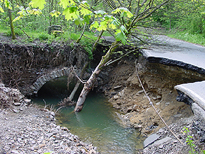 Hochwasserschaden im Alpetal 2001 (Foto: Aggerverband)