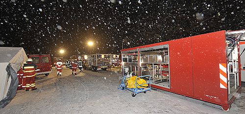 Aufgebaute Hilfsmittel auf dem Behandlungsplatz (Foto: Dirk Adolphs)