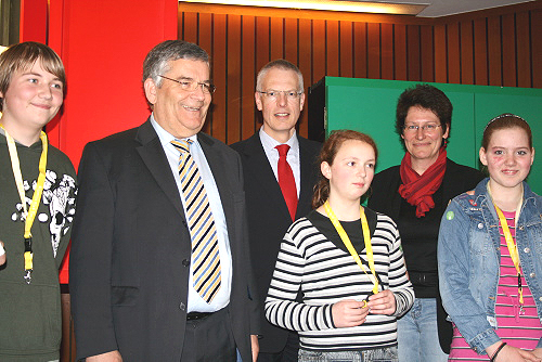 v.l.n.r. Landrat Hagen Jobi; Dr. Hermann-Josef Tebroke, Bürgermeister Lindlar; Christiane Andrich, Bildungsbüro OBK (Foto: OBK) 