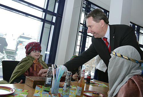 Kreisdirektor Jochen Hagt verteilte Geldspenden (Foto: OBK) 