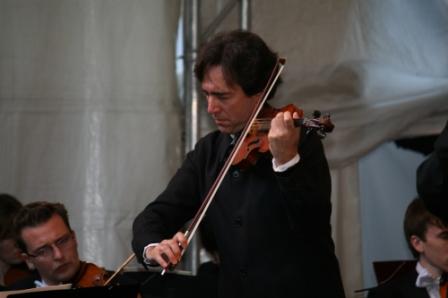 Geigenvirtuose Dimitri Berlinski brillierte mit Tschaikowskys Violinkonzert (Foto: OBK)