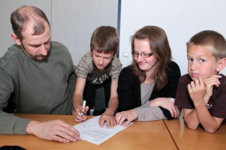 Nicht einfach zu lösen war die Matheaufgabe für die Erwachsenen. (Foto: OBK)