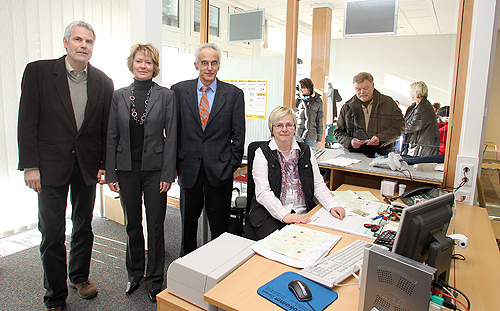 Zufrieden mit den neuen Räumlichkeiten sind der Amtsleiter Ulrich Stahl, die Leiterin der Aussenstelle Christine Reuber und der Dezernatsleiter Christian Dickschen. (Foto: OBK)