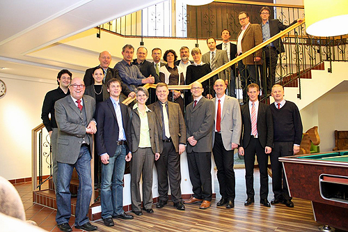 KIO Vorstand und Mitglieder: v.r. i.V. Rüdiger Dzuban (ONI), Christian Bruns (GIRA) Vorsitzender Michael Schultheis (K.J.Steingass), David Guitton (REIKU), Volker Jung (Pflitsch), Prof. Simone Bölinger (FH Köln), i.V. Frank Barlog, Barlog plastics), KIO GF Wilfried Holberg (Foto: OBK) 