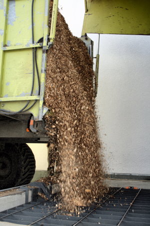 Alle 14 Tage wird eine LKW-Ladung Holzhackschnitzel für das Notfallzentrum geliefert (Foto:OBK)