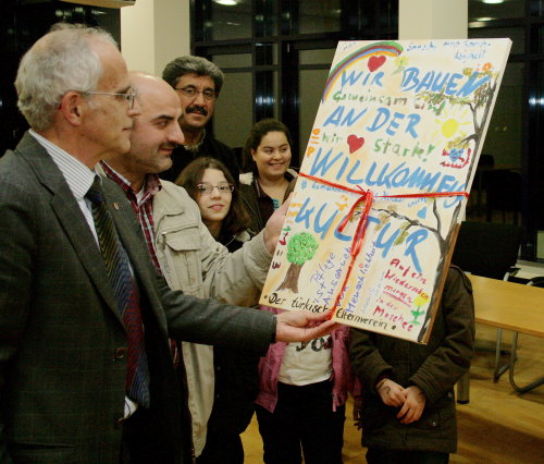 Dr. Christian Dickschen, Integrationsbeauftragter des Kreises mit Mitgliedern des Türkische Elternverein e.V. Gummersbach (Foto:OBK)